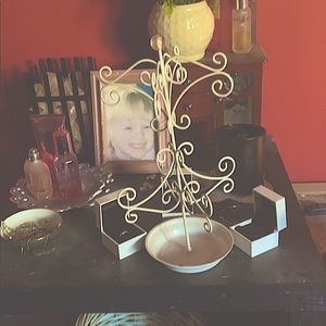 Jewelry holder or scrunchies tree